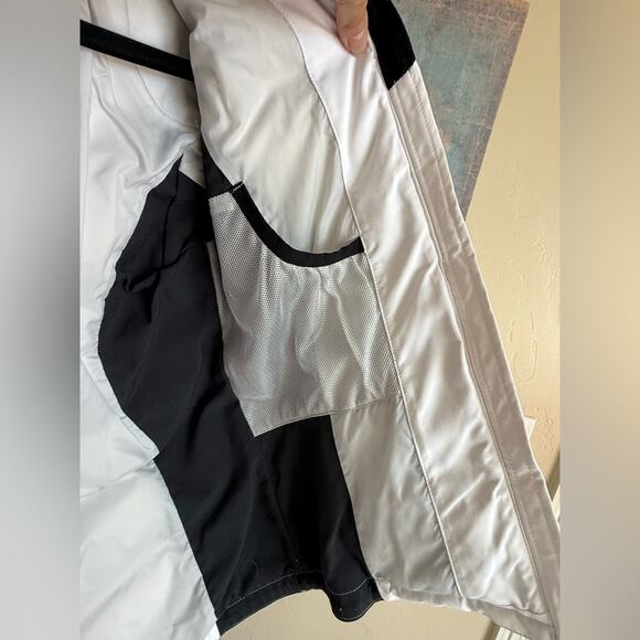 Obermeyer Circuit Down Insulated Ski Jacket White Black Women’s Size 6 Coat - Picture 8 of 12